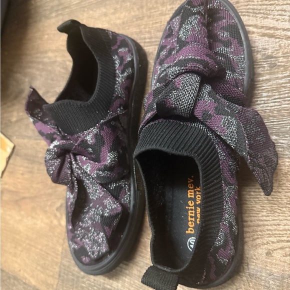 bernie mev. Size 9.5 (40) “Sparkle Serenity” Women's Purple and Black Shoes MINT - Picture 6 of 16